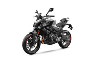 Moto CFMOTO 450 NK blanche
